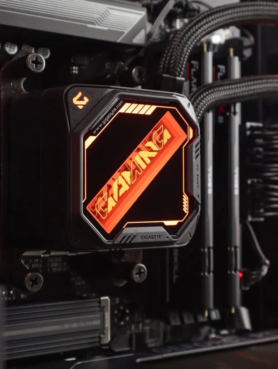 Ryzen 7 7800X3D · Gigabyte RTX 5070