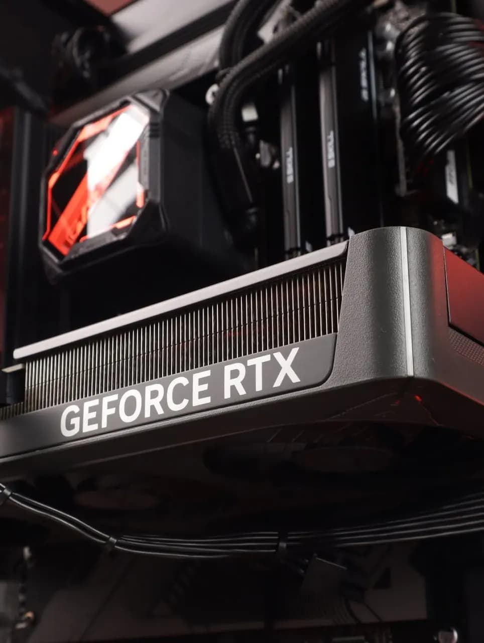 Ryzen 7 7800X3D · Gigabyte RTX 5070 thumbnail 8