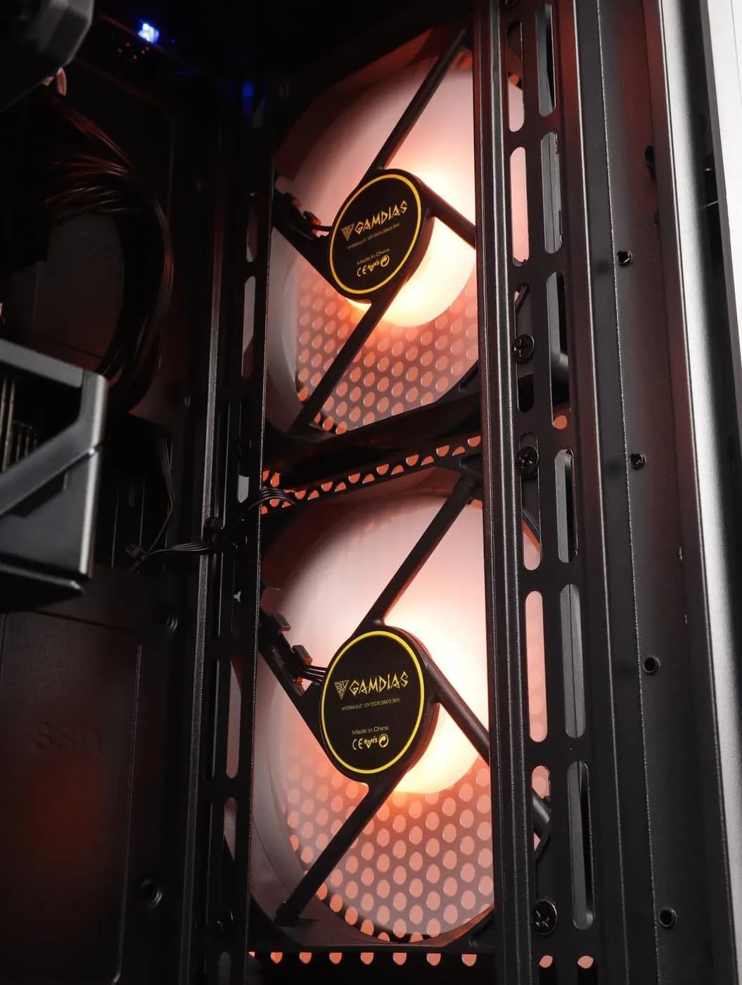 Ryzen 5 5600X · Gigabyte RTX 5060 thumbnail 5