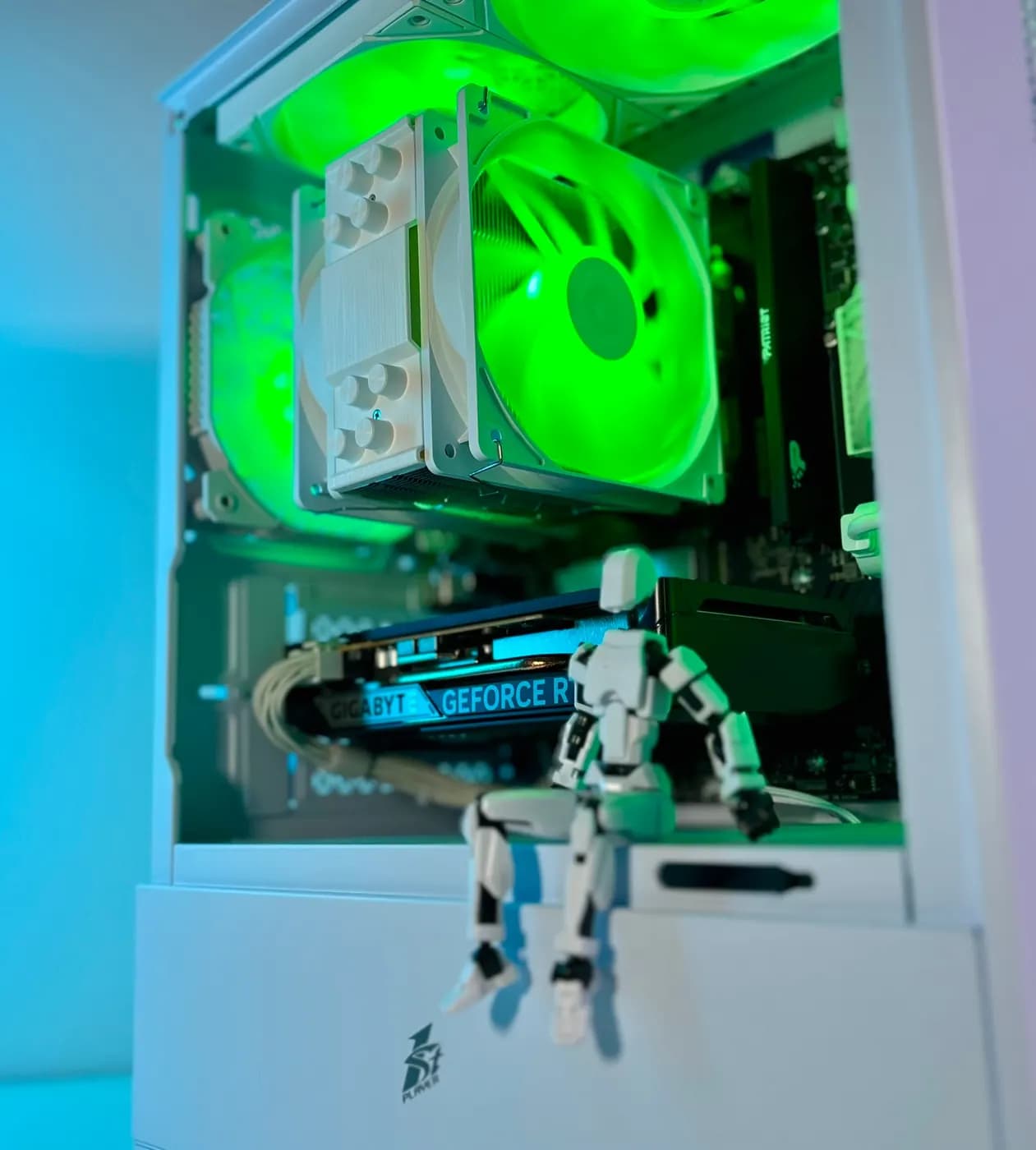 Ryzen 5 8400F · Gigabyte RTX 5060 thumbnail 3