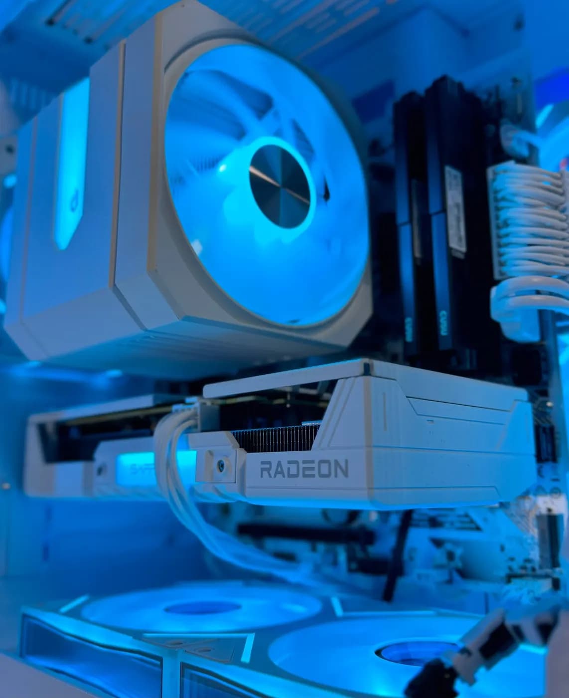 Ryzen 7 5700X · Sapphire RX 9060 XT thumbnail 4